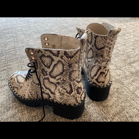 Y2K 90s style Vince Camuto snakeskin leather platform chunky boots - Picture 11 of 13